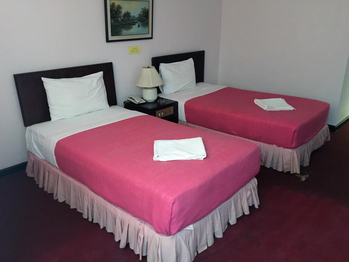 Daeng Plaza Hotel Phuket Exterior photo