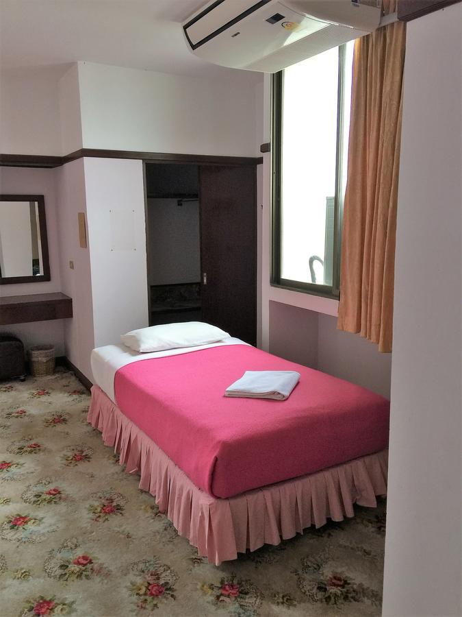 Daeng Plaza Hotel Phuket Exterior photo